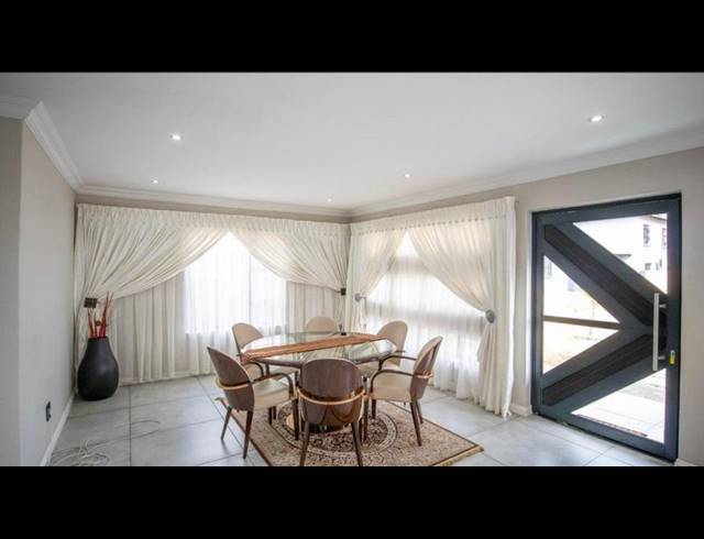 5 BEDROOM HOUSE FOR SALE IN HESTEAPARK